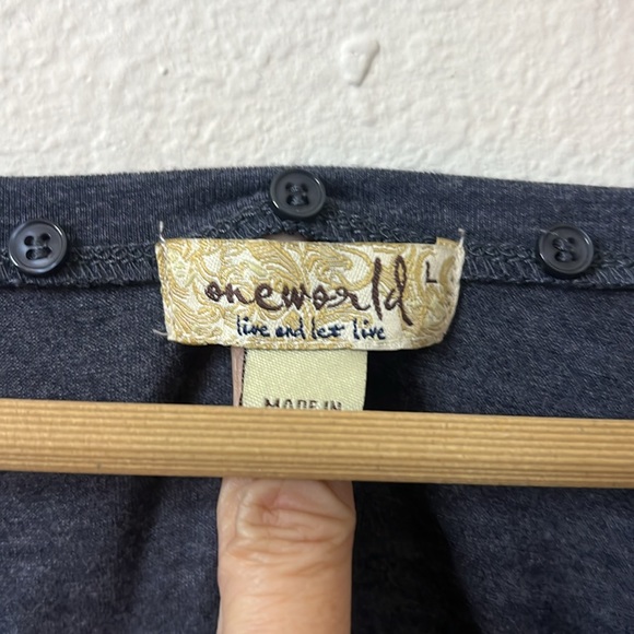 One World Top - Picture 3 of 4